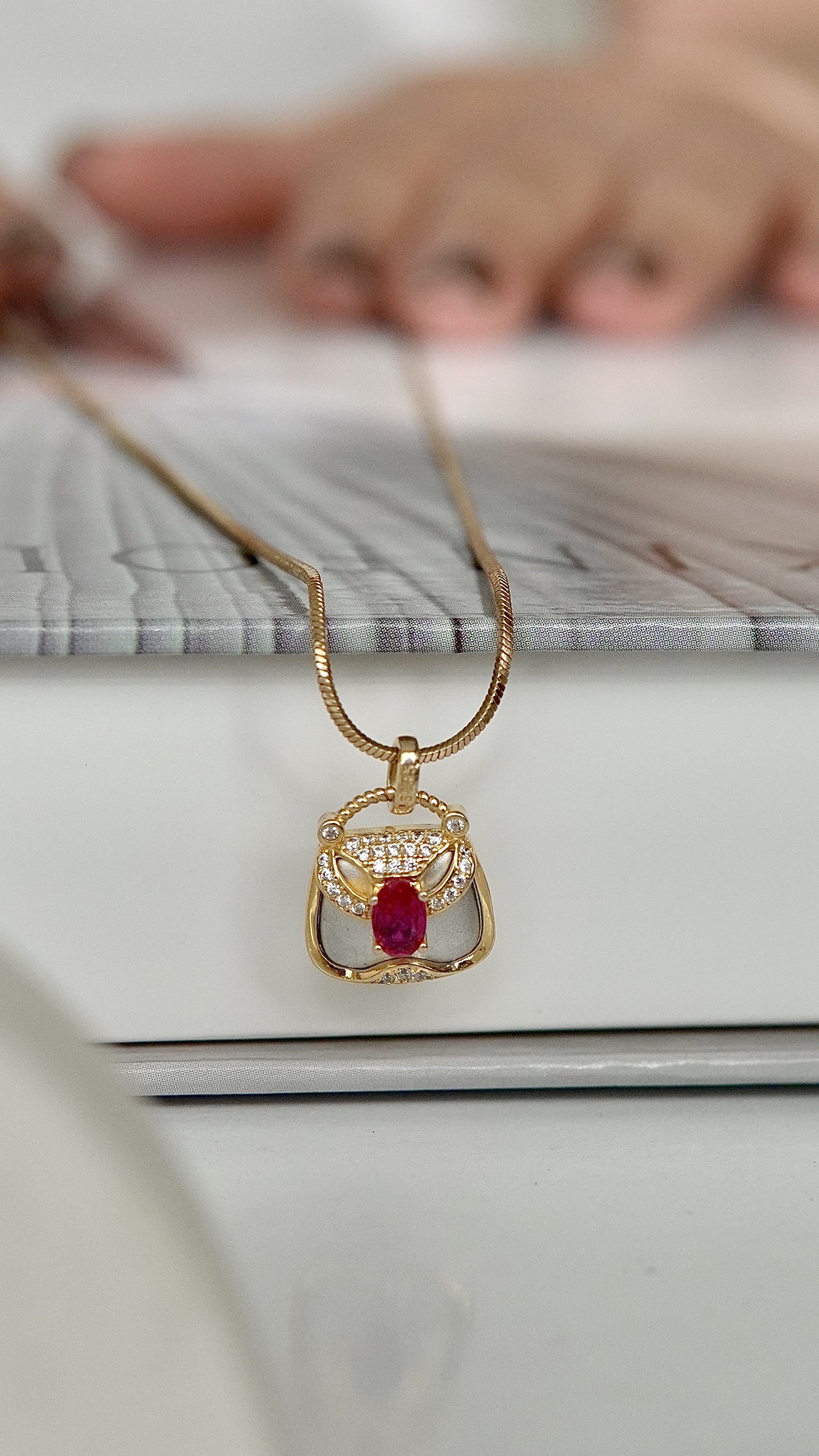 گردنبند دخترانه و زنانه کیف یاقوت سرخ | نقره آبکاری طلایی