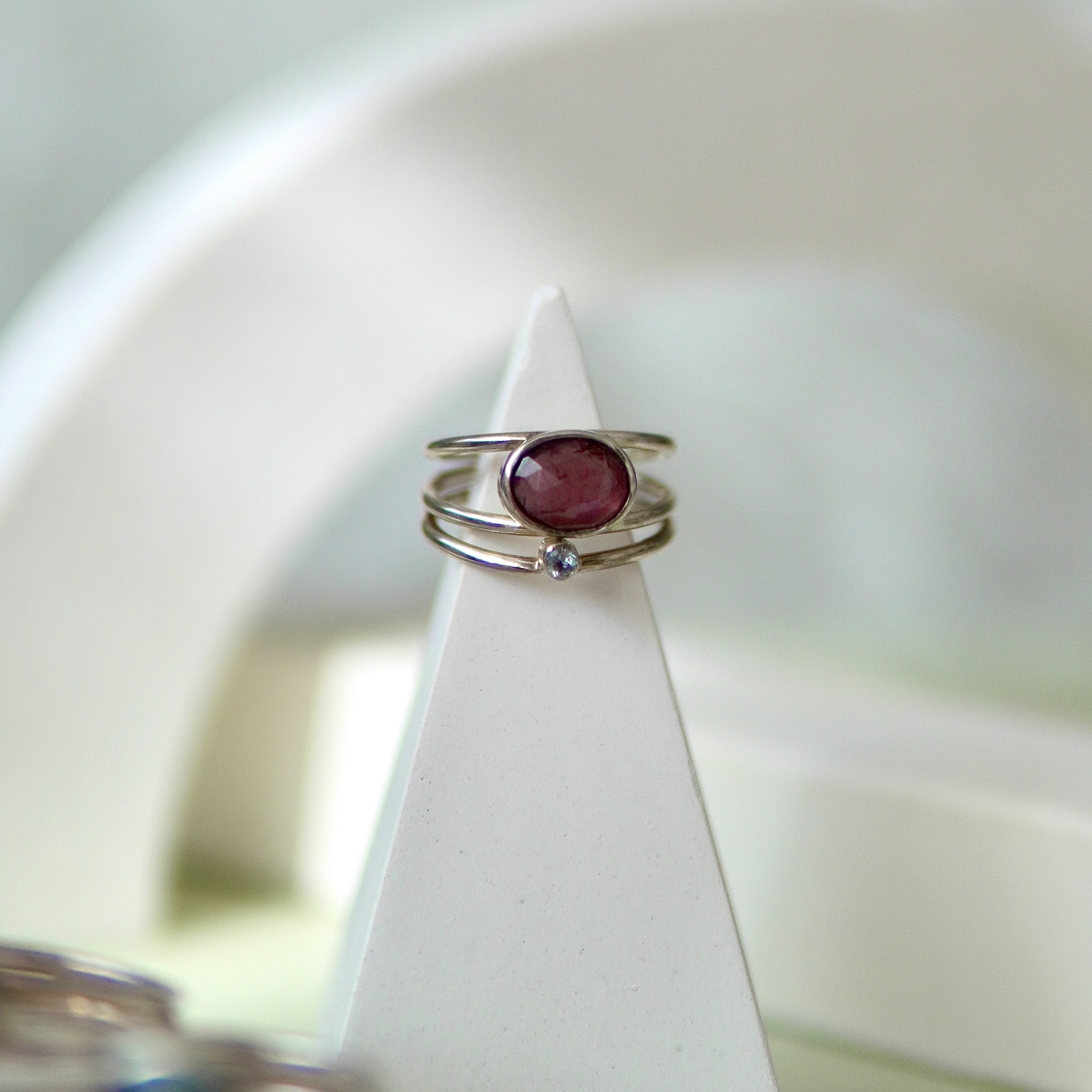 انگشتر زنانه و‌ دخترانه اسپرت نقره و سنگ طبیعی|ترمالین-توپاز|دیوا