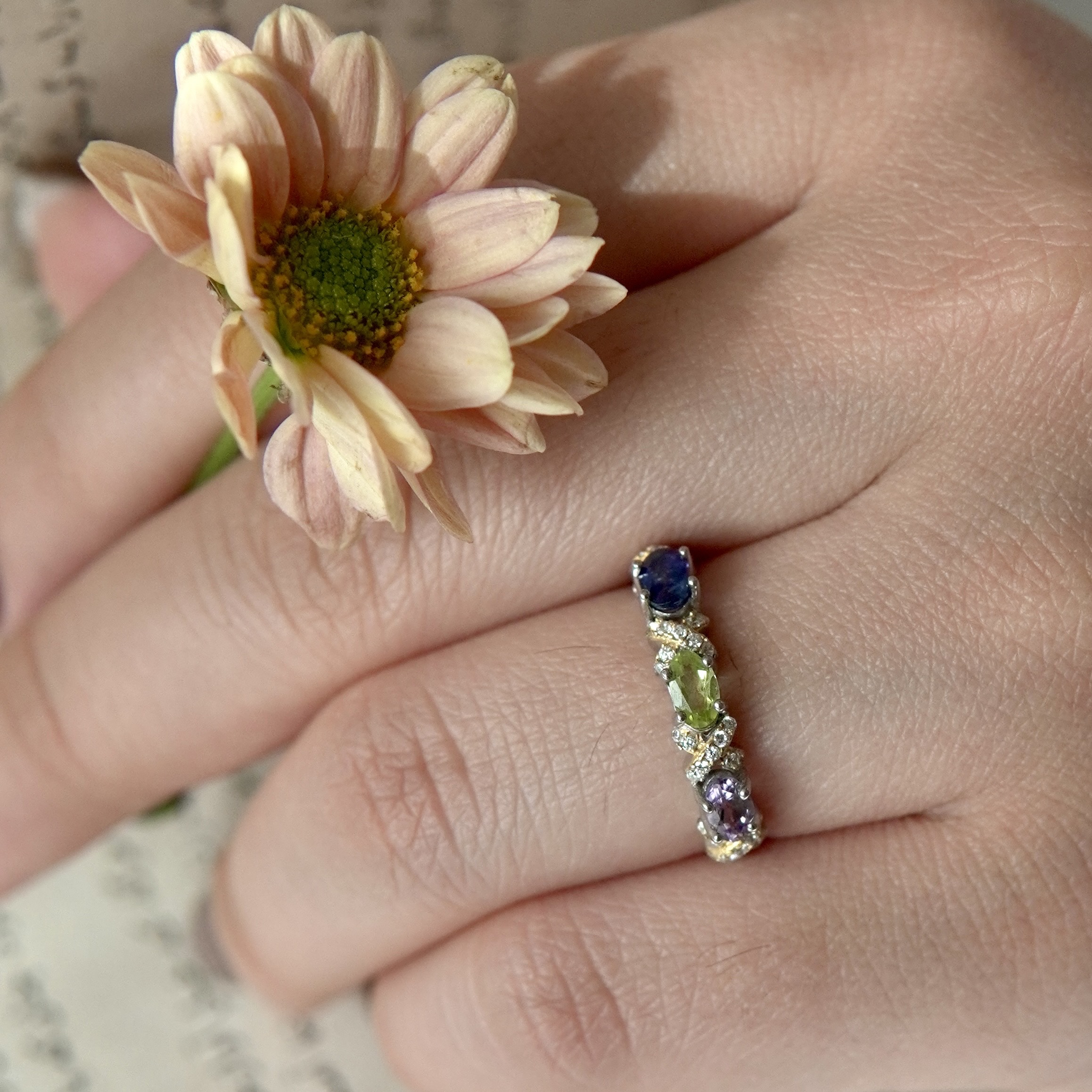 انگشتر جواهری زنانه و دخترانه با سنگ های طبیعی آماتیس زبرجد و کیانیت | پایه نقره با آبکاری دو رنگ درجه یک