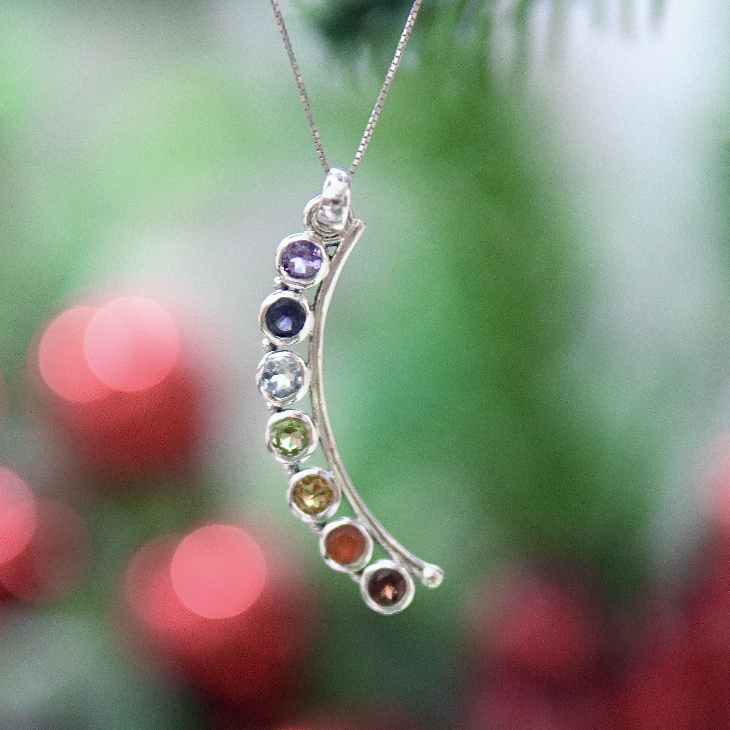 مدال اسپرت هفت چاکرا زنانه و دخترانه با پایه نقره و سنگ های طبیعی