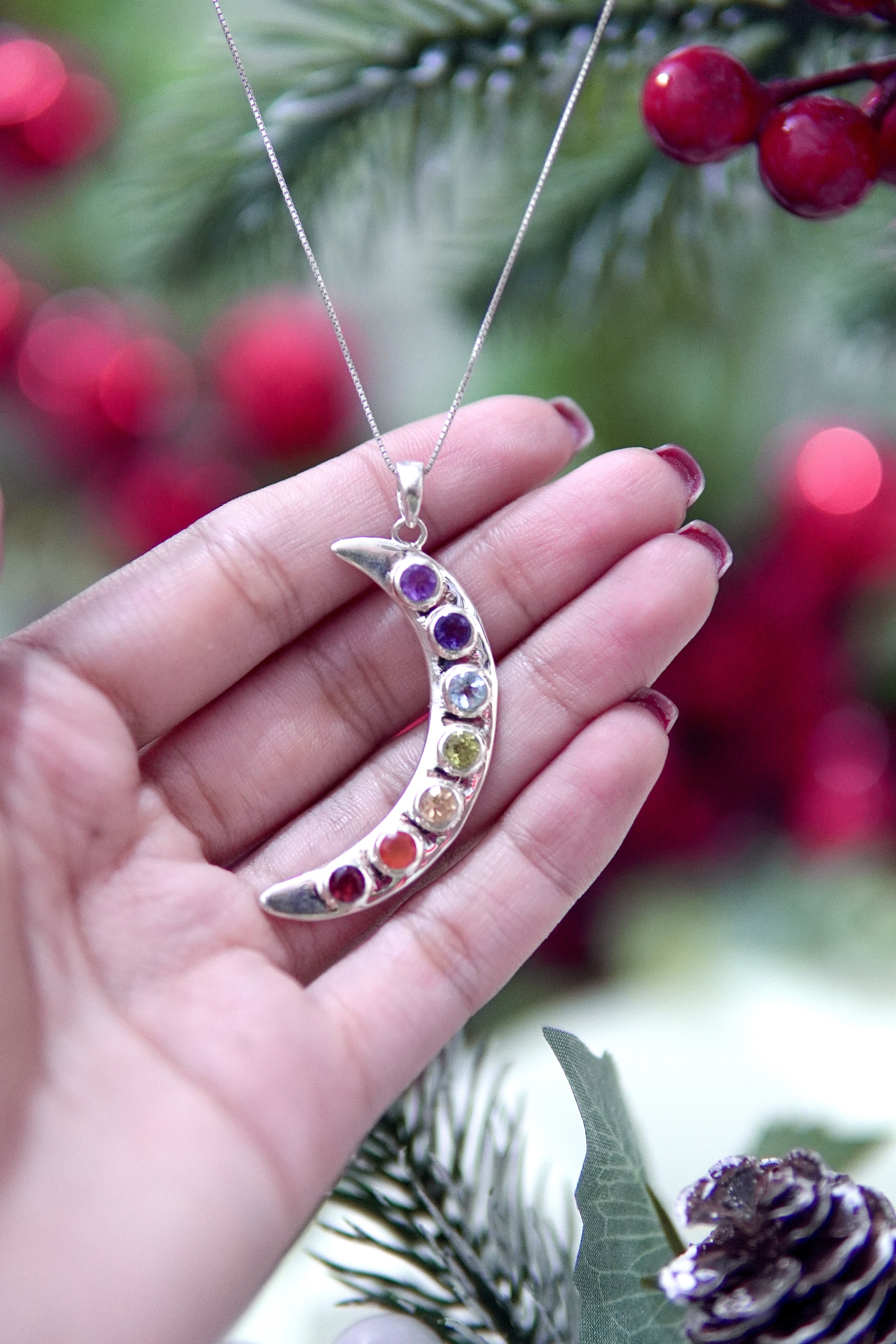 مدال اسپرت هفت چاکرا ماه زنانه و دخترانه با پایه نقره و سنگ های طبیعی