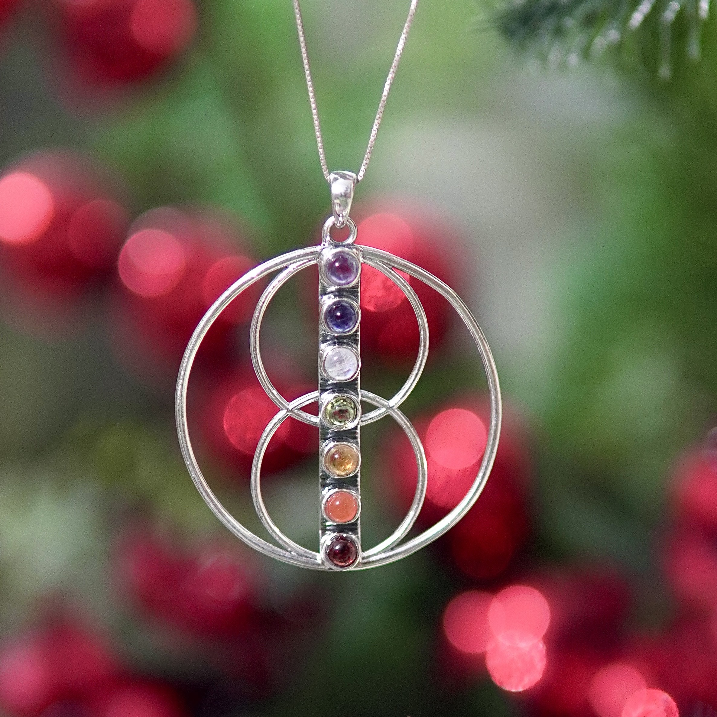 مدال اسپرت کره انرژی هفت چاکرا زنانه و دخترانه با پایه نقره و سنگ های طبیعی