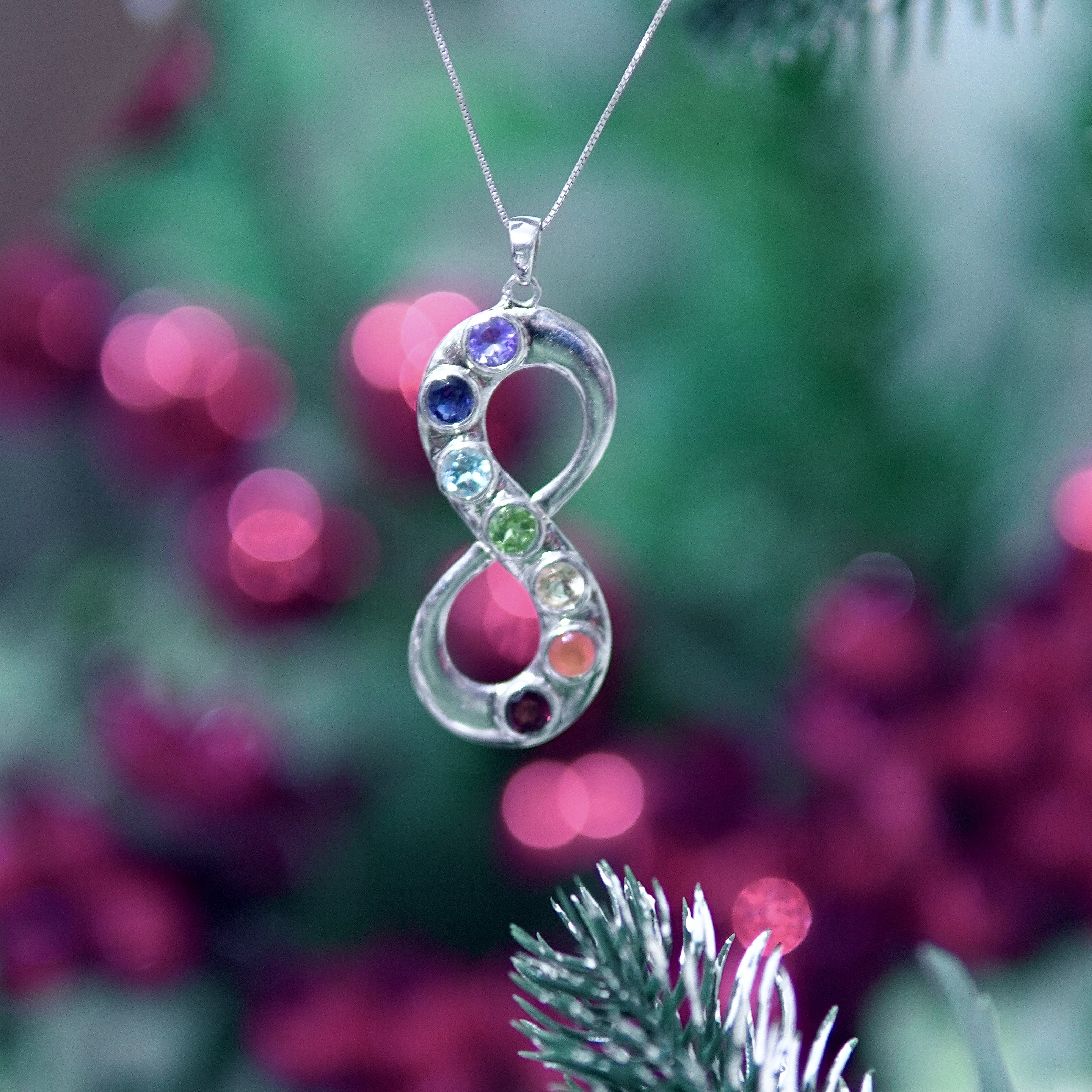 مدال اسپرت هفت چاکرا بی نهایت  زنانه و دخترانه با پایه نقره و سنگ های طبیعی