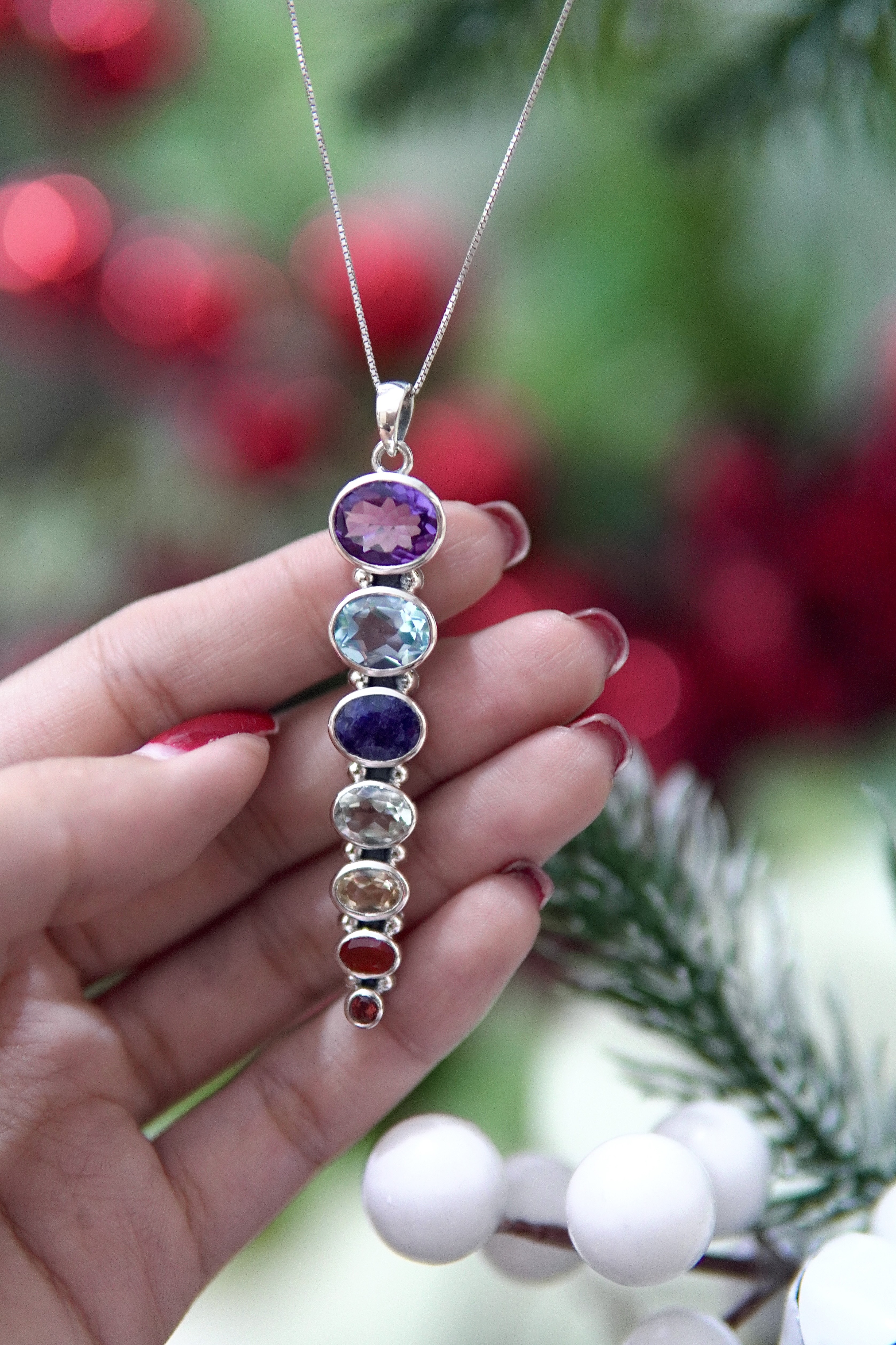 مدال اسپرت هفت چاکرا زنانه و دخترانه مدل هرم انرژی با پایه نقره و سنگ های طبیعی تراش بیضی